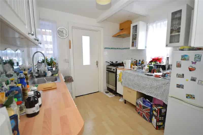 3 Bed Ground Floor Flat Near M62 M1 Motorway Links
