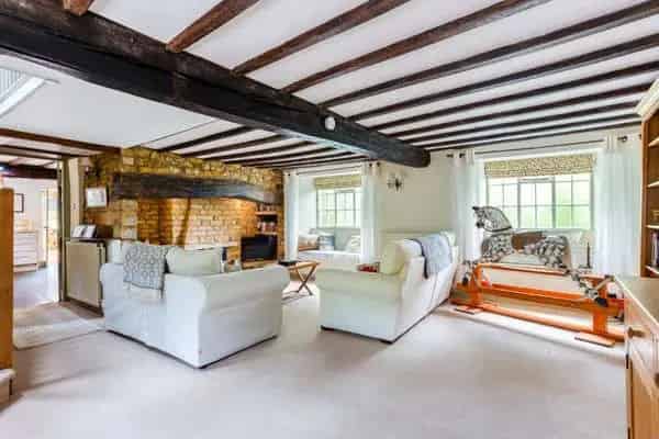 Charming Stone Cottage in Lyddington with Modern Updates