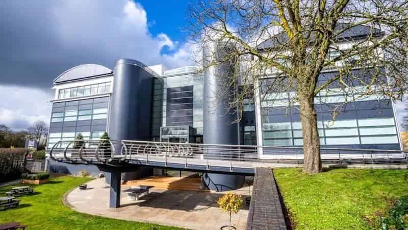 Ground Floor Suite Fully Furnished with Meeting Rooms and Amenities