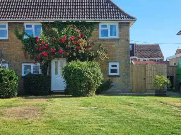 3 Bedroom House Near Schools and Shops