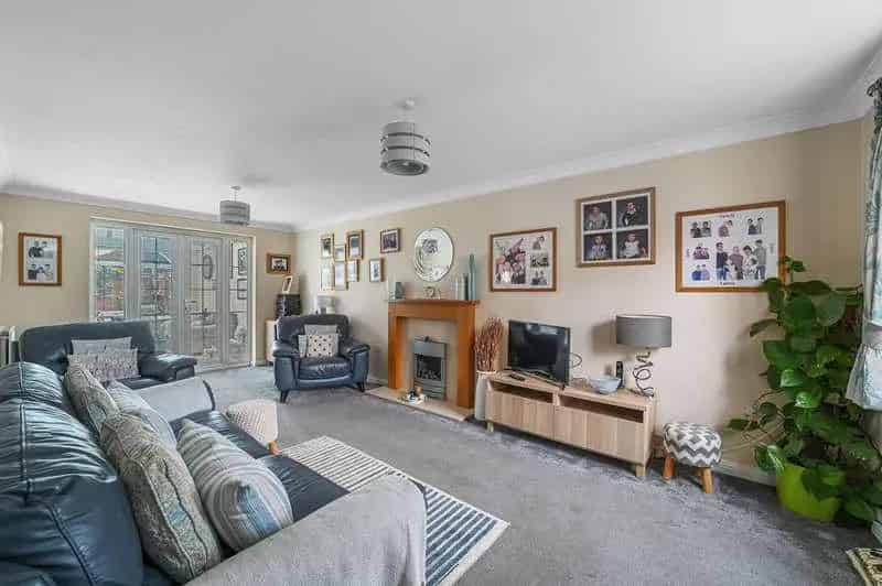 5 bed house for sale