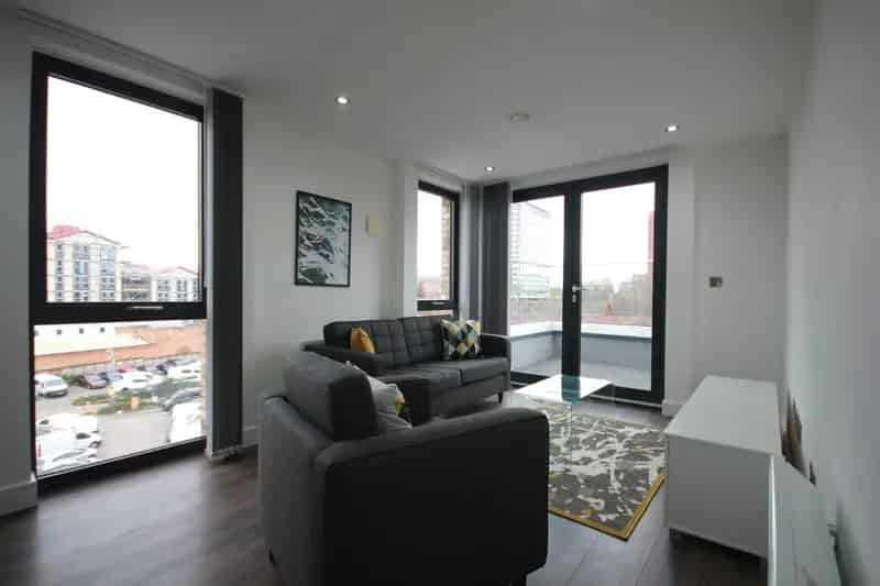 2 Bedroom Apartment with Parking and Balcony near Birmingham Canal