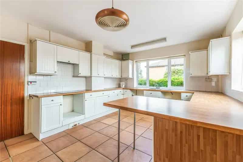 4 Bedroom Detached House for Sale in Cheltenham