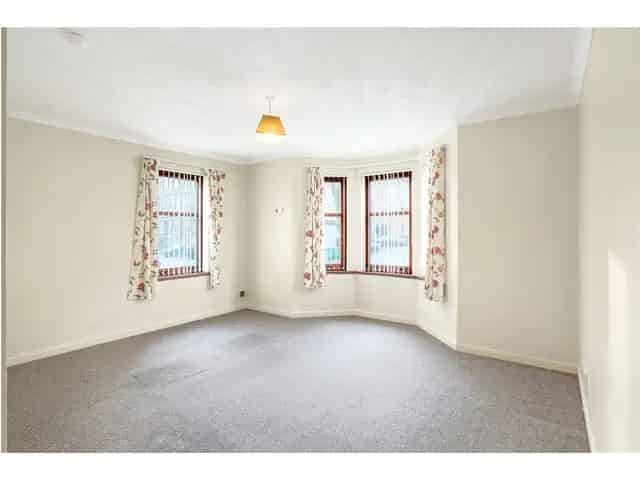 2 Bedroom Flat for Sale in West End