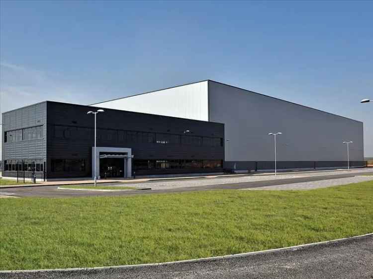 Warehouse Unit for Lease 16 Docks 75 Parking Spaces 55m Yard