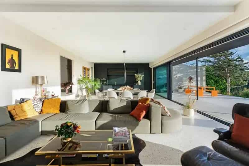6 Bedroom Detached House for Sale in Roedean