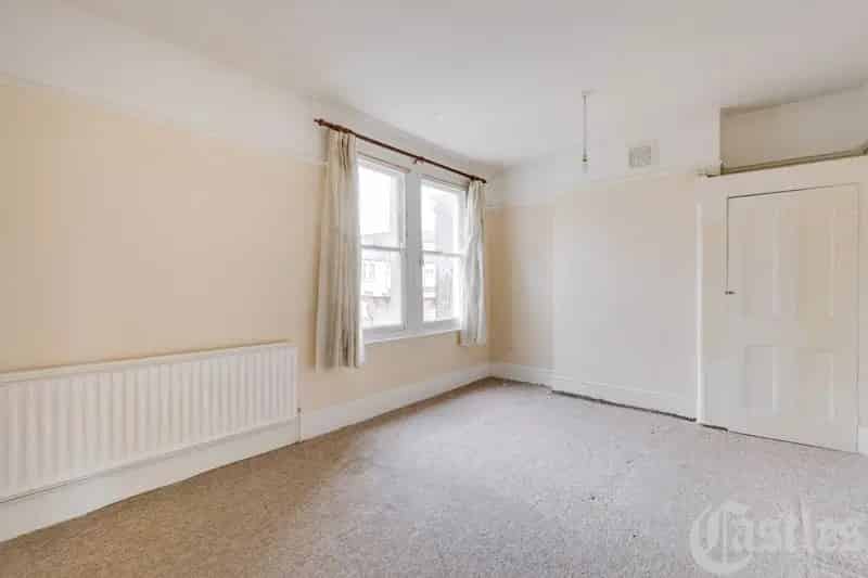 2 Bedroom Apartment House to Rent
