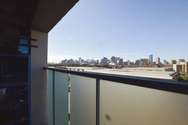 1 Bedroom Flat Canning Town South Facing Balcony Canary Wharf Views