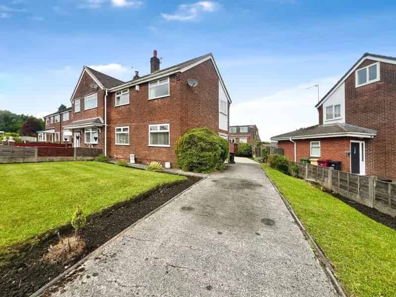 3 Bedroom Semi-Detached House for Sale Kearsley