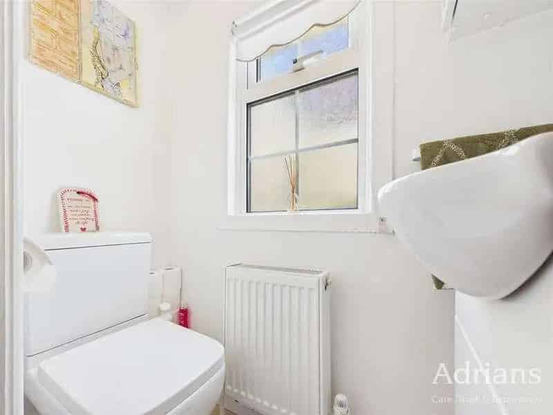 4 Bed House for Sale with Annex Potential Large Garden