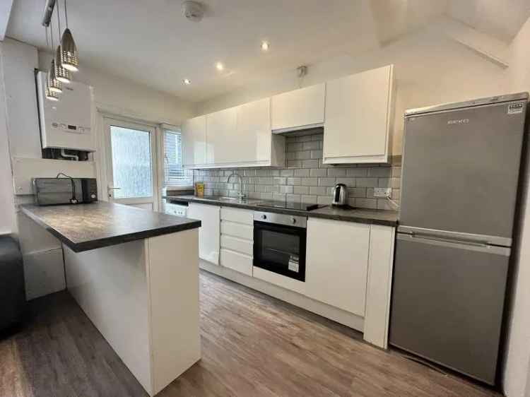 6 Bedroom Terraced House Brand New Kitchen 2 Bathrooms Bills Included