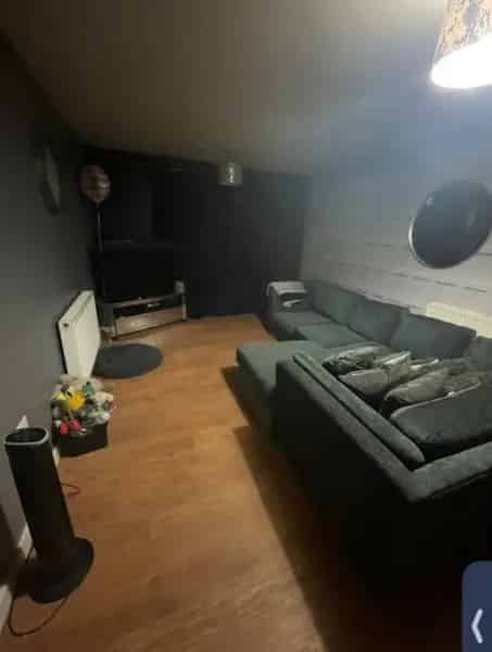 1st Floor Apartment Big Bedrooms Long Hallway Nice Balcony
