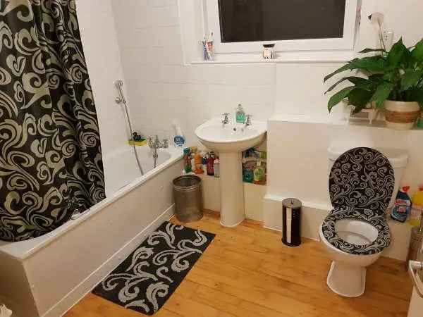 Flat For Rent in Southend-on-Sea, England