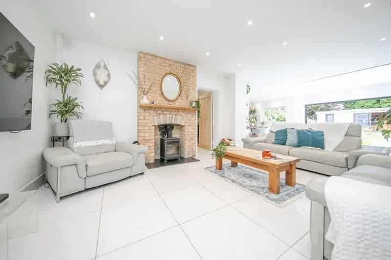 5 Bedroom House with Hot Tub and Garden Room in Clacton On Sea