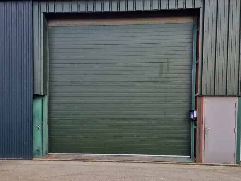 800 sq ft Warehouse Workshop to Let