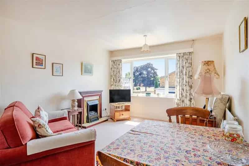 2 Bedroom Maisonette For Sale No Onward Chain