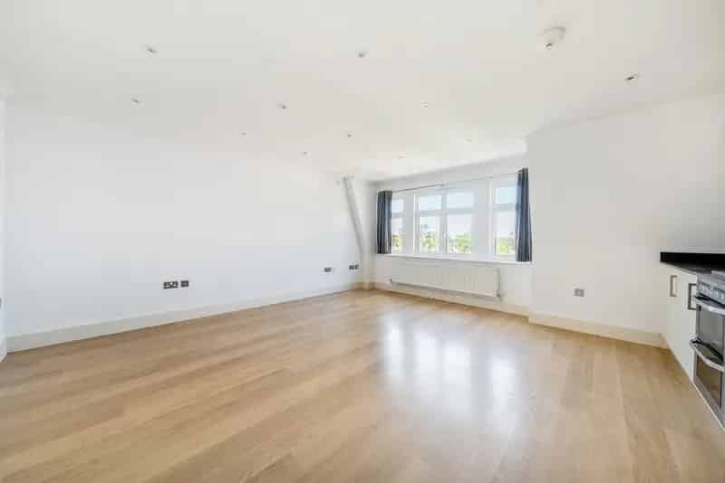One Bedroom Apartment near River Thames and Richmond Park