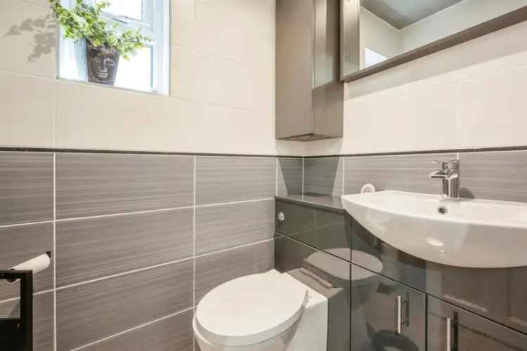 Spacious 3-Bed Semi-Detached House Harworth