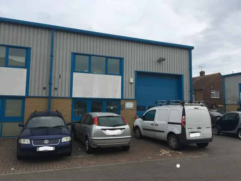 Light Industrial Warehouse Unit with Mezzanine Office