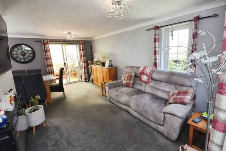 3 Bed House with Conservatory Garage and Garden