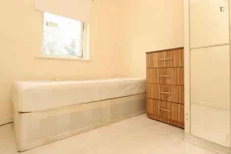 4 Room House 30m2 London Shared Accommodation WiFi Included