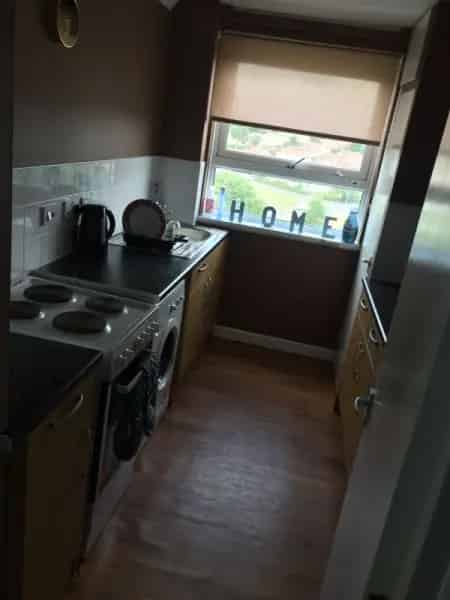 2 Bedroom Flat Near Tesco and Gym