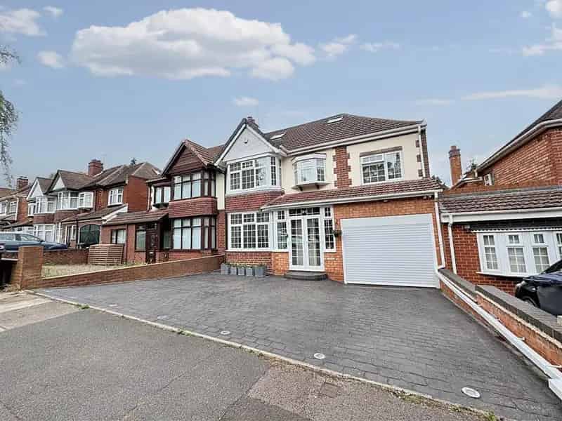 6 Bedroom Semi Detached House For Sale