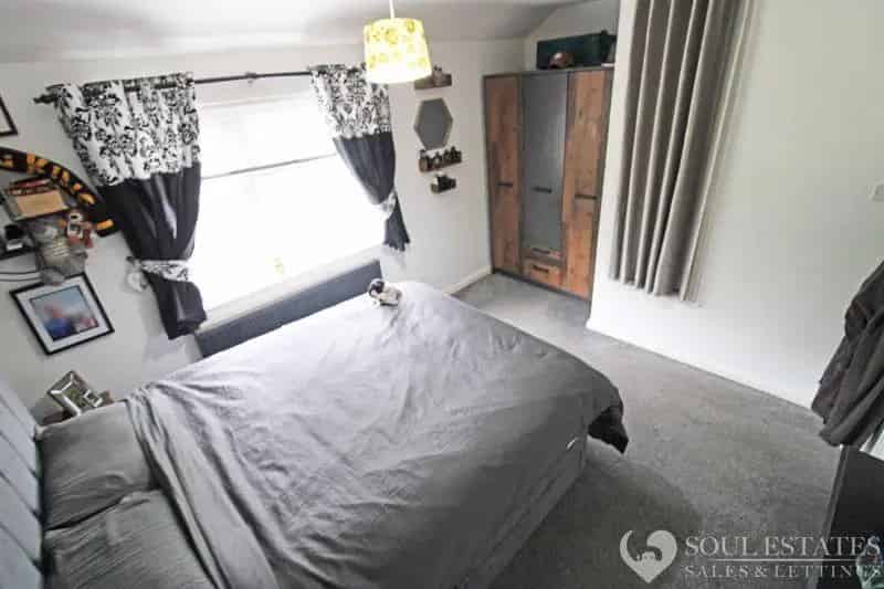 3 Bed Mid-Terraced House For Sale