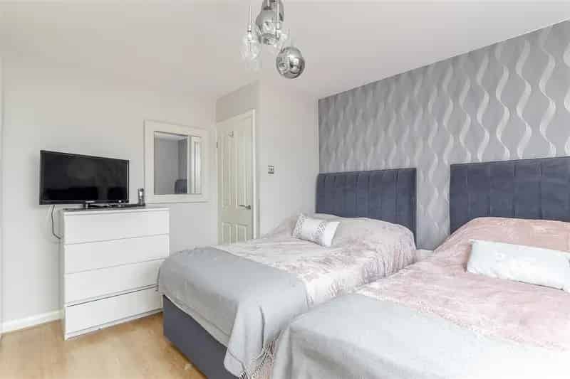 4 Bedroom Detached House to Rent in Alwoodley Leeds