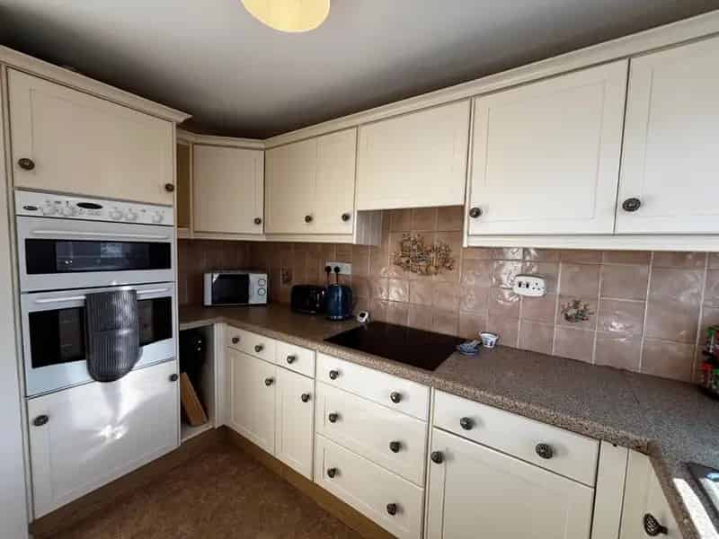 2 Bedroom Flat Harborne Village Garage Communal Gardens No Upward Chain