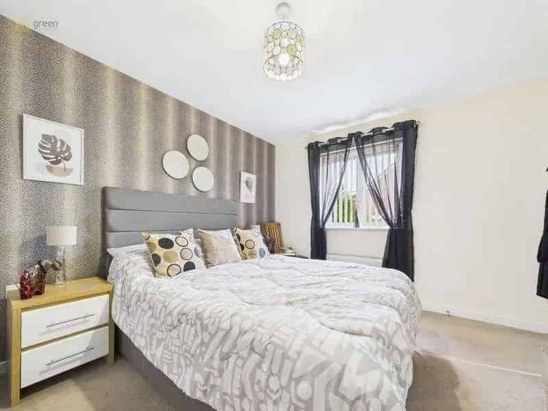 4 Bed House for Sale Marston Green
