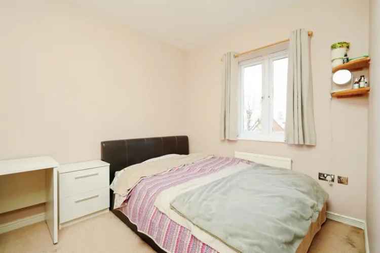 Abingdon Apartment: 2 Beds, Modern Amenities, Allocated Parking