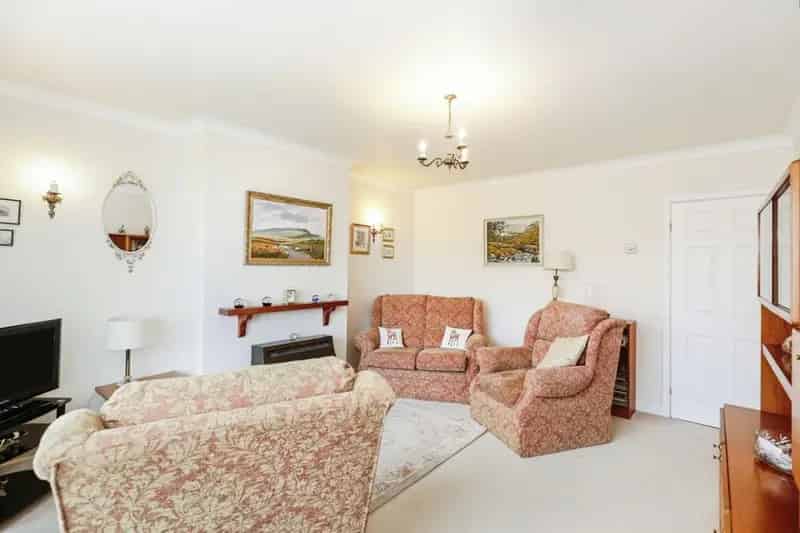 2 Bedroom Bungalow For Sale NO ONWARD CHAIN