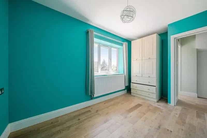 7 bed house for sale