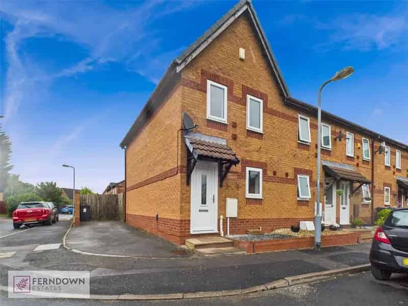 2 Bedroom Terraced House for Sale - Modern Kitchen & Garden