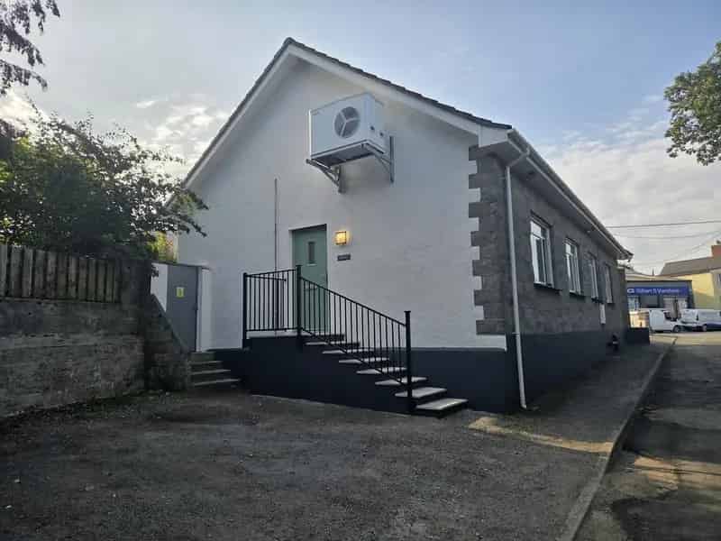 2 Bedroom Semi-Detached Bungalow to Rent
