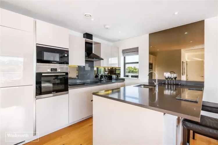 2 bedroom penthouse in London