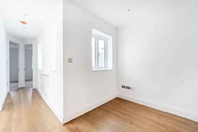 Four Double Bedroom House for Rent in Chelsea, London