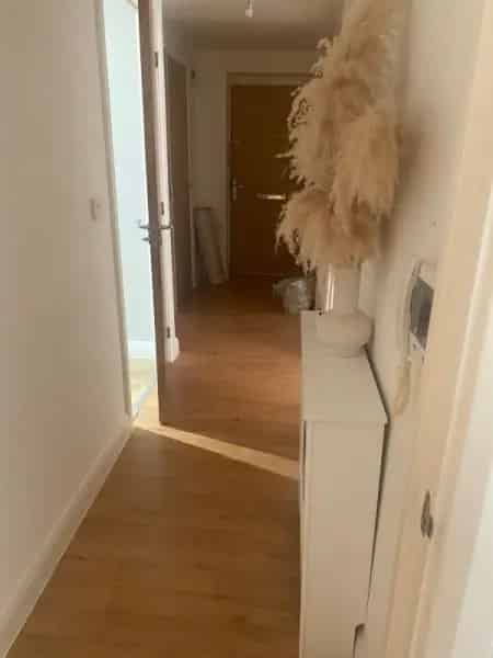 2 Bedroom House Open Plan Living Large Bathroom