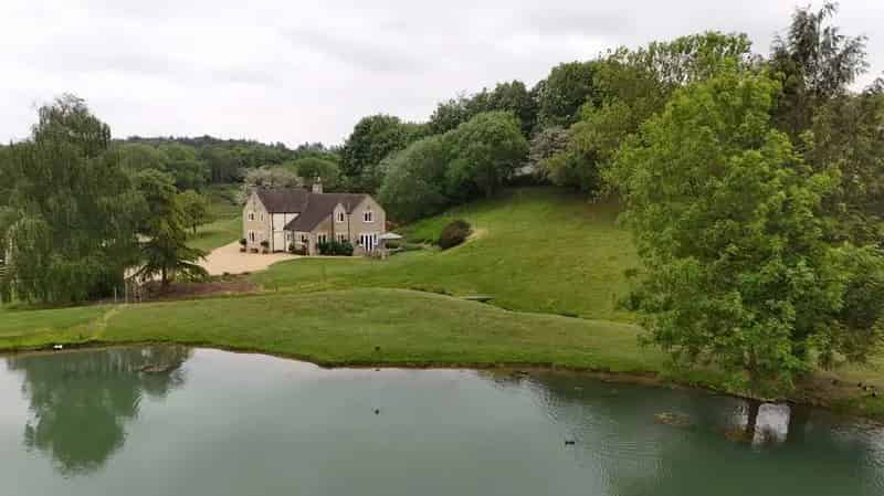 5 Bed House for Sale in Picturesque Valley Setting