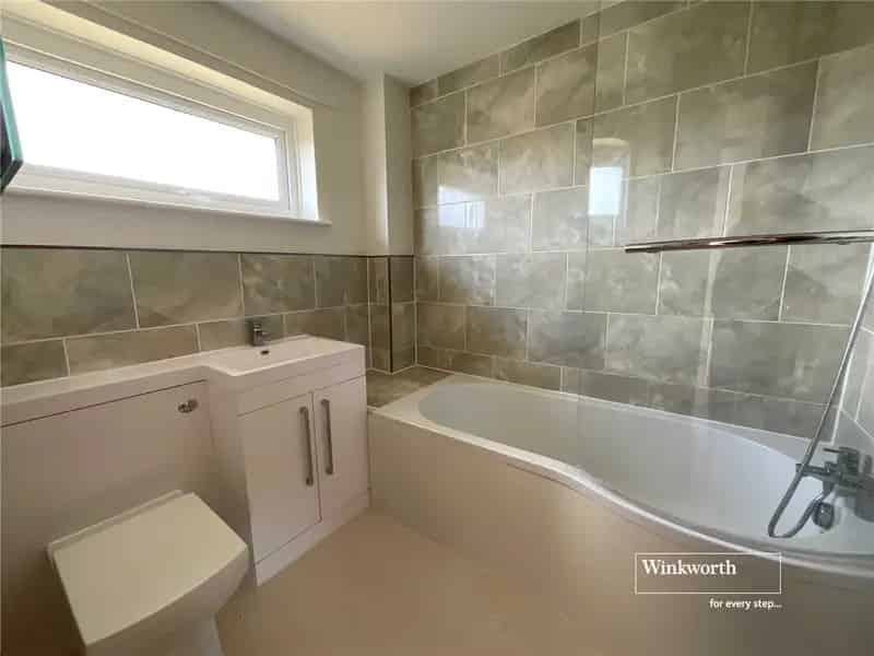 3 Bedroom Detached House Near Schools and Beaches