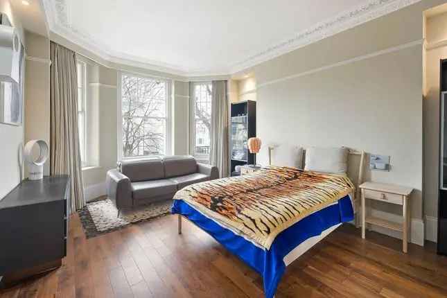 Flat for sale in Oakwood Court, London W14