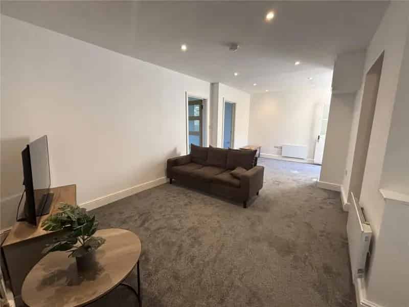 2 Bedroom Apartment near Sydney Gardens