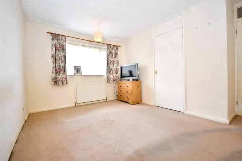 Three Bedroom End Town House - Modernisation Needed