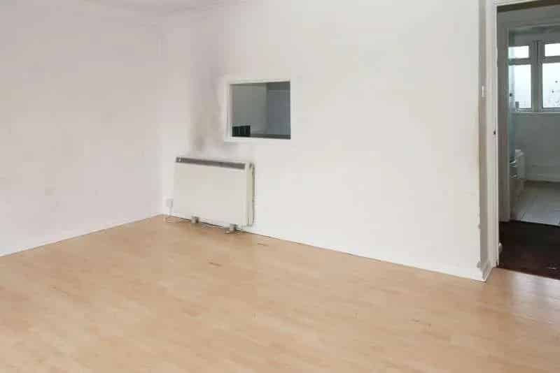 2 Bed Flat for Sale 739 sq ft