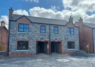Semi Detached Home 3 Bed Gas Heating Fitted Kitchen Turnkey Finish