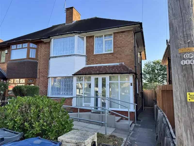 3 bedroom semi-detached house for sale