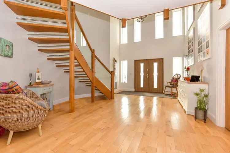 4 Bedroom Detached House with Indoor Pool Herne Bay