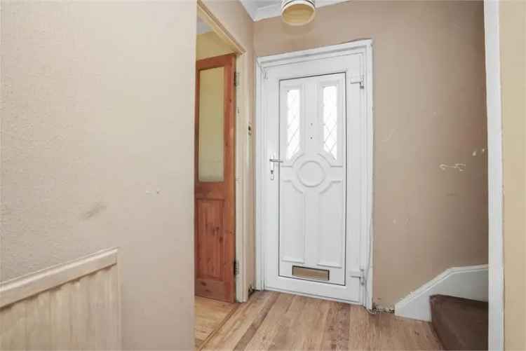 3 Bed House - End Terraced with 2 Reception Rooms