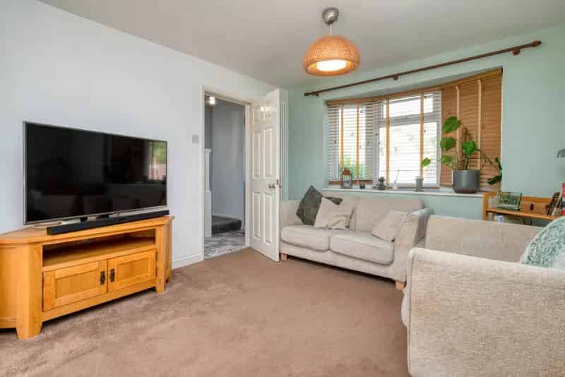 2 Bedroom Semi-Detached House to Rent Near Tilehurst Station